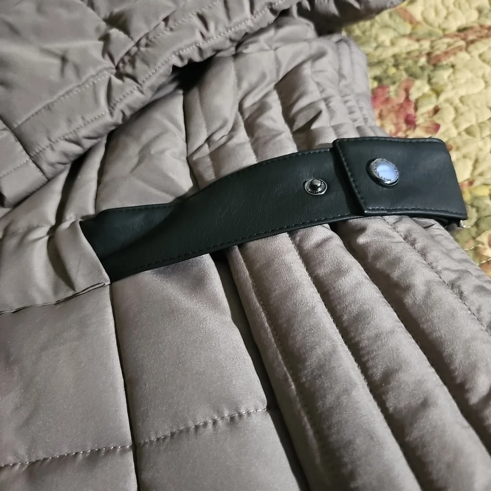 NWT Susan Graver Taupe Quilted Puffer Coat with Faux Fur Hood (Medium) - Picture 10 of 10